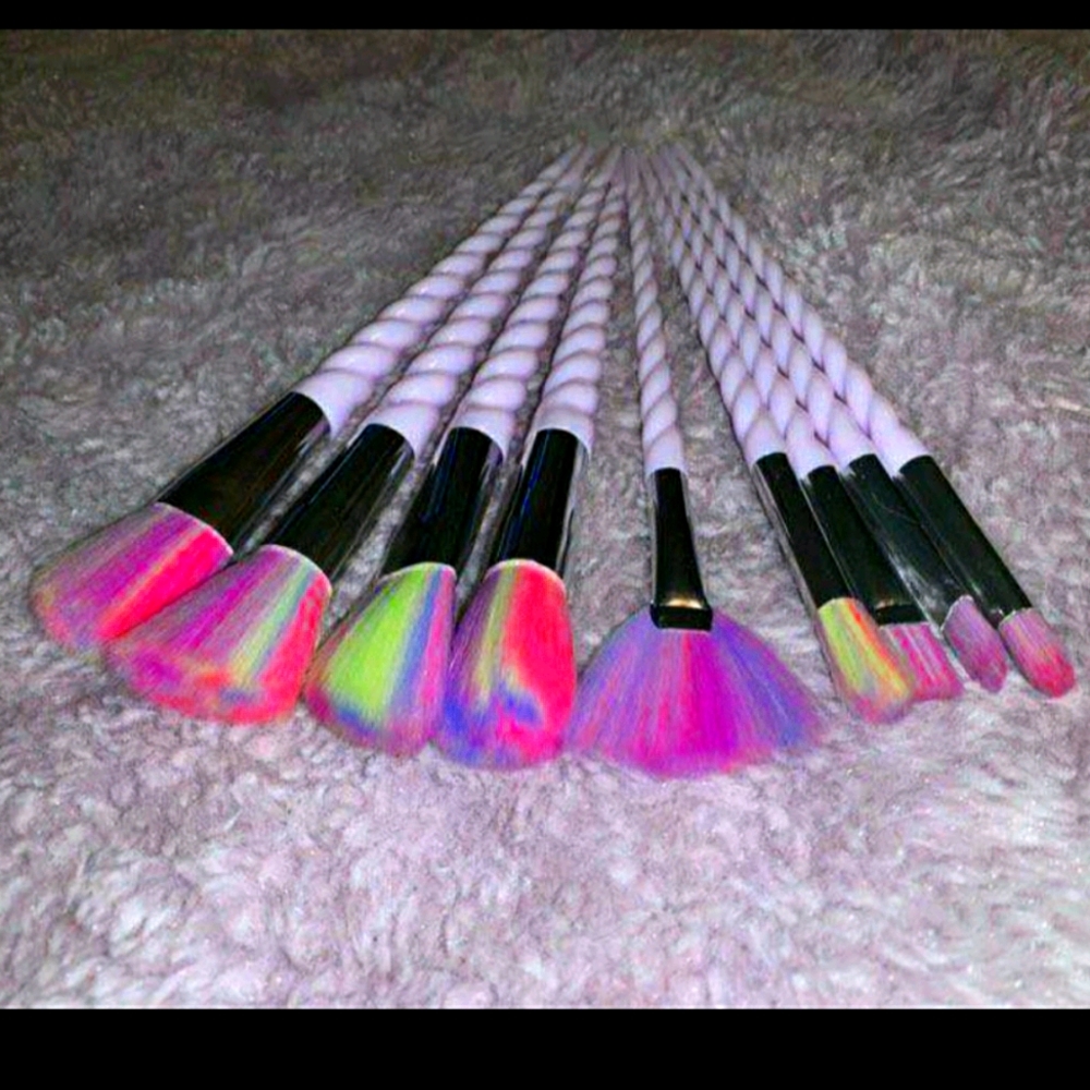 Make up brush sets.     Sold!!
